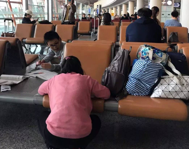 各种奇葩的赶寒假作业方式 你中了几种 各种奇葩的赶寒假作业方式 你中了几种